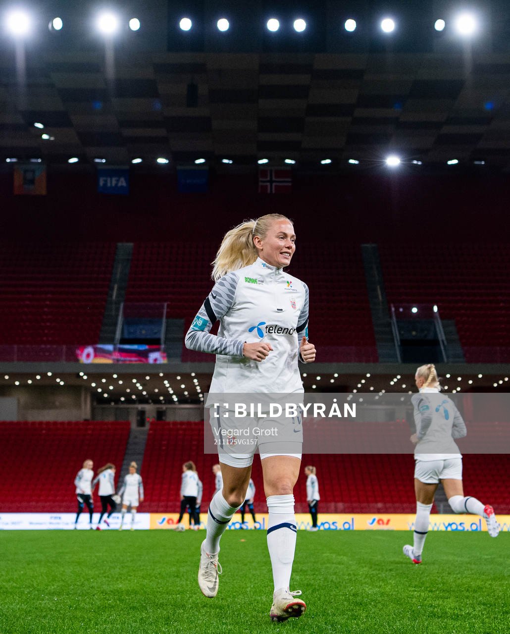 Guro Bergsvand of Norway warms up