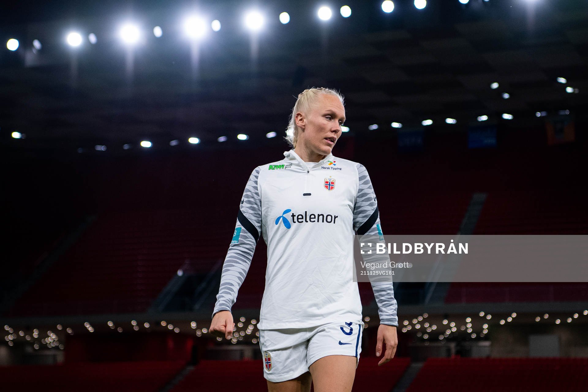 Maria Thorisdottir of Norway warms up