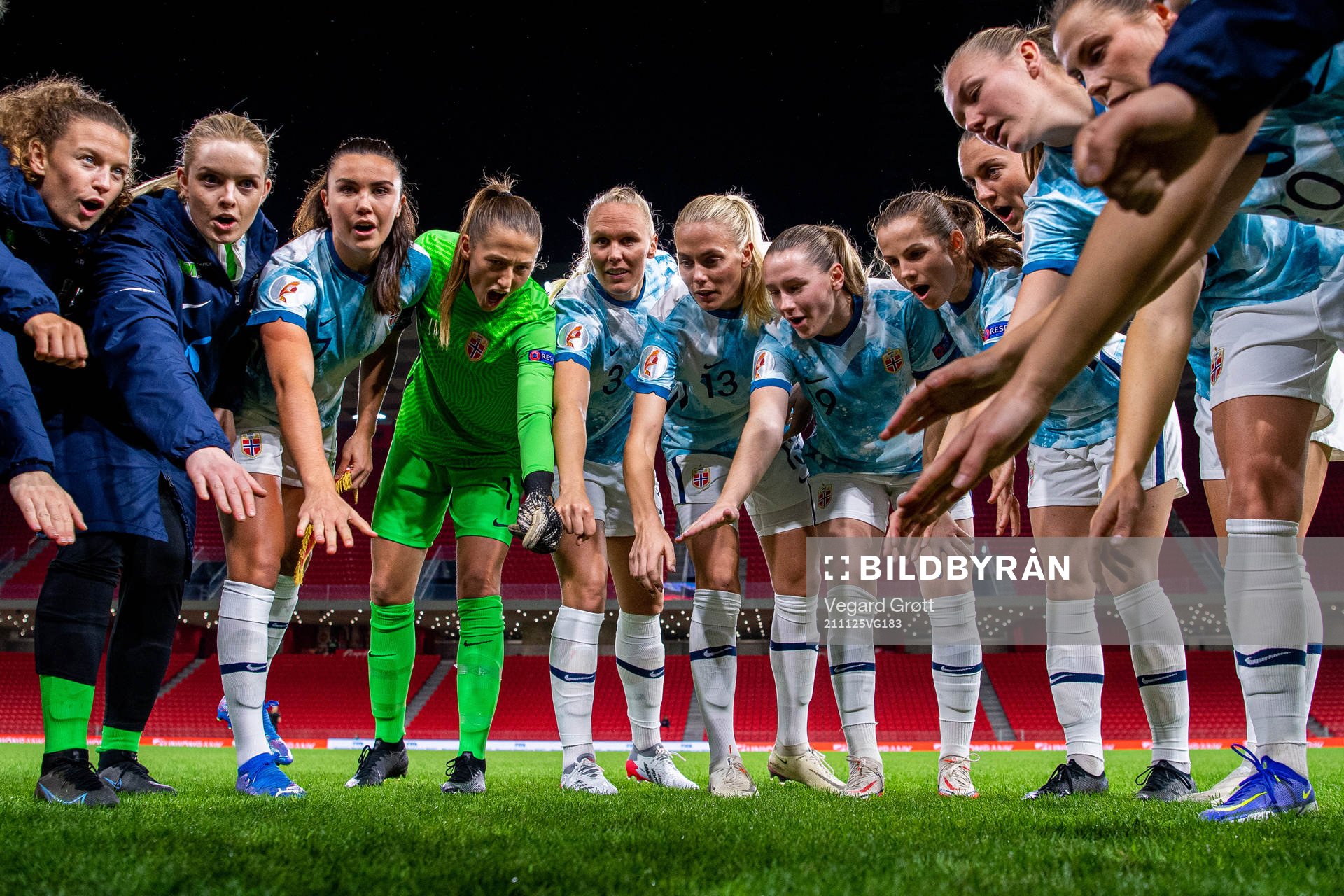Synne Skinnes Hansen, goalkeeper Guro Pettersen, Ingrid