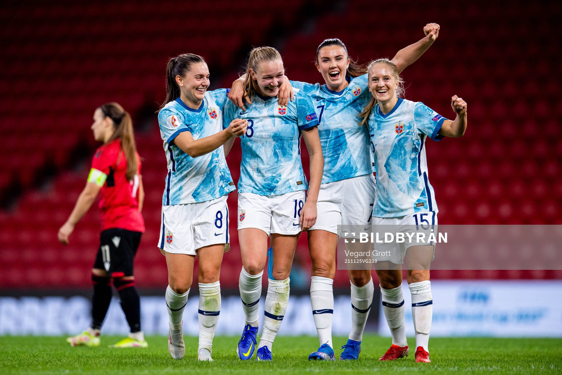 Frida Maanum of Norway celebrates with teammates Vilde Bøe