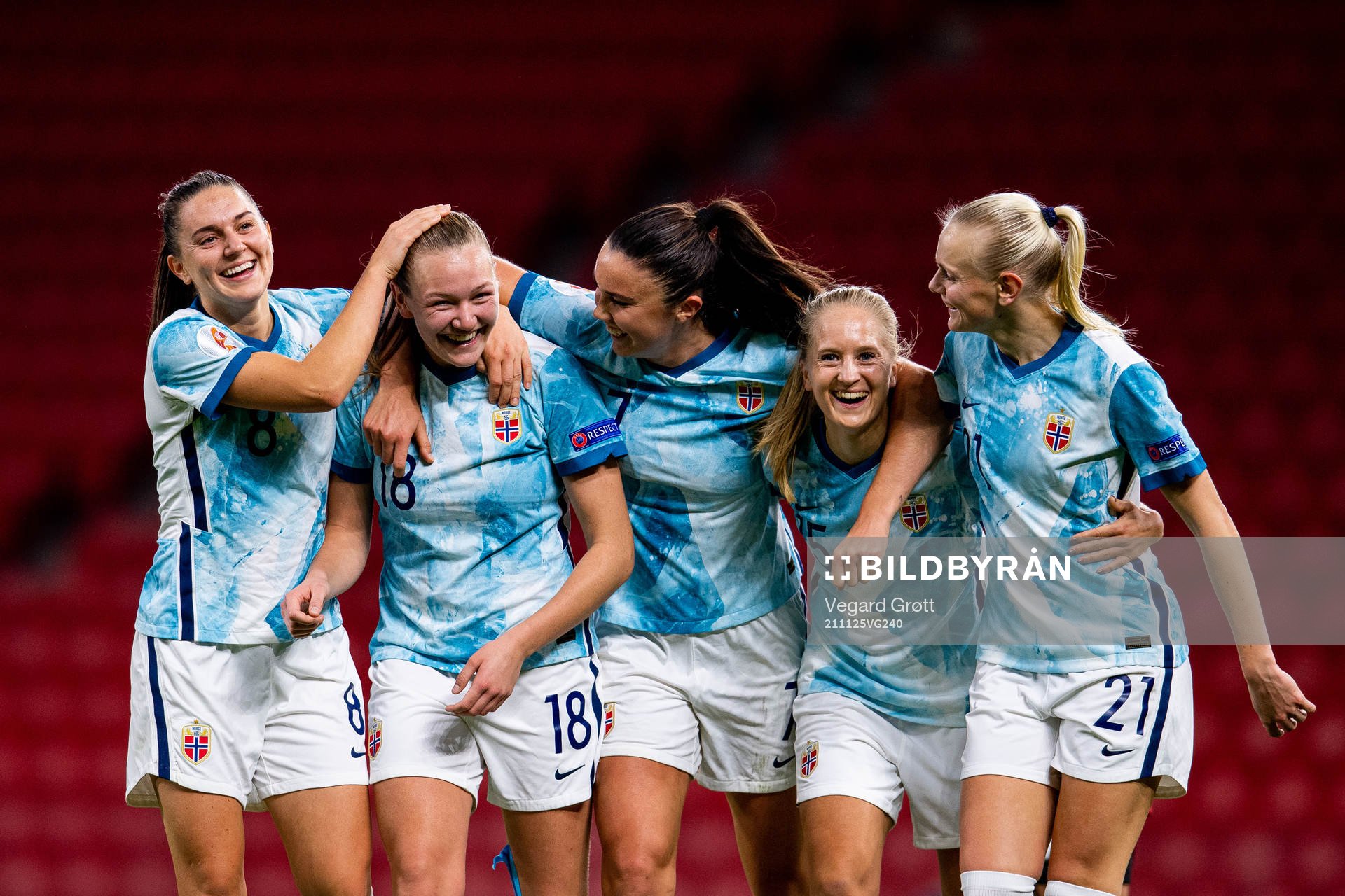 Frida Maanum of Norway celebrates with teammates Vilde Bøe