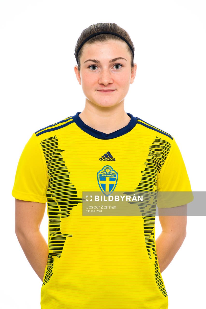 Alva Hallengren i F16-landslaget
