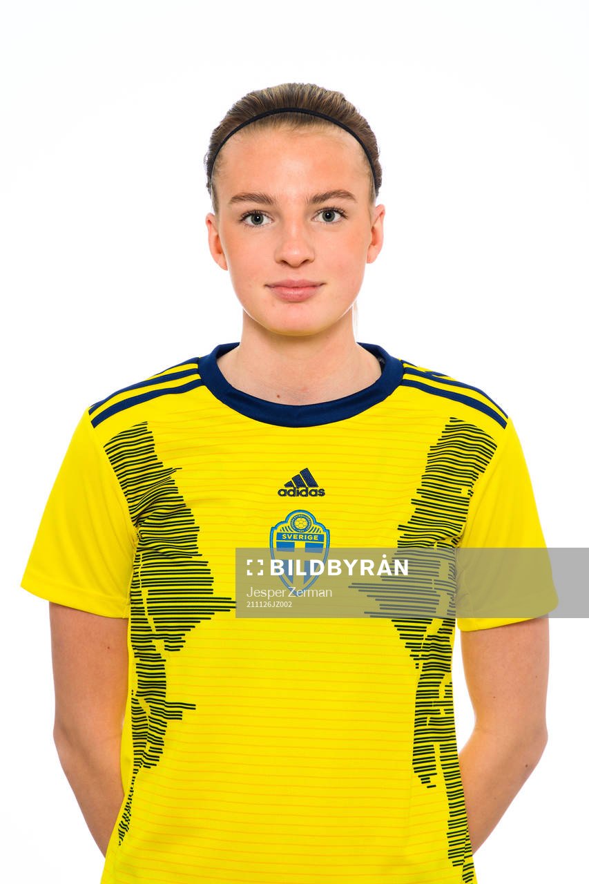Maja Alvin i F16-landslaget
