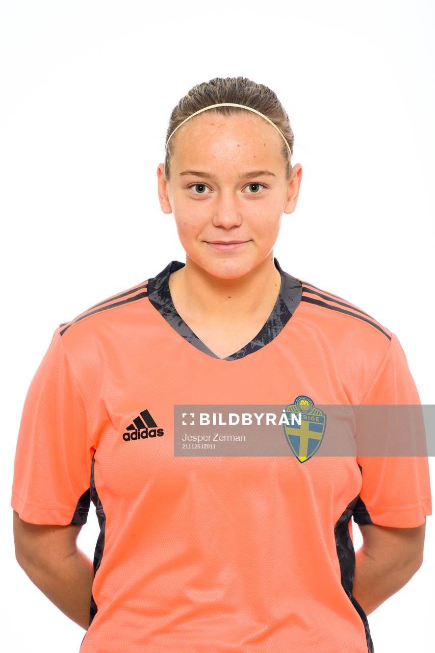 Elin Ekmark i F16-landslaget
