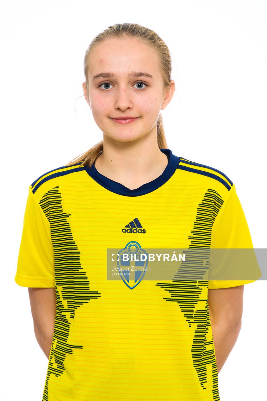 Cornelia Cernjul i F16-landslaget