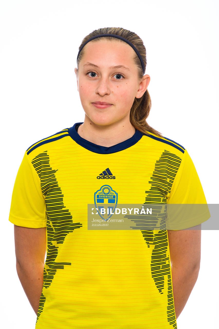 Petronella Winblad i F16-landslaget