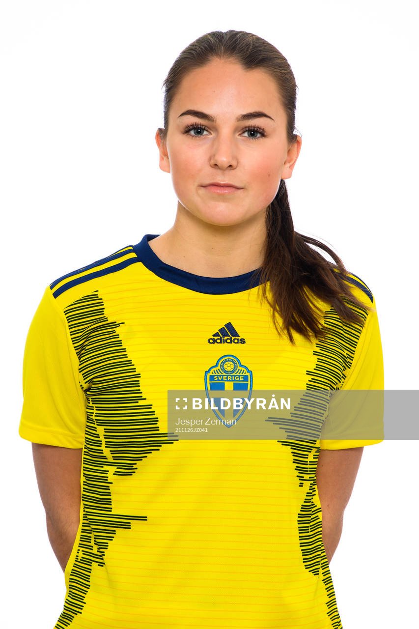 Julia Söderberg i F16-landslaget