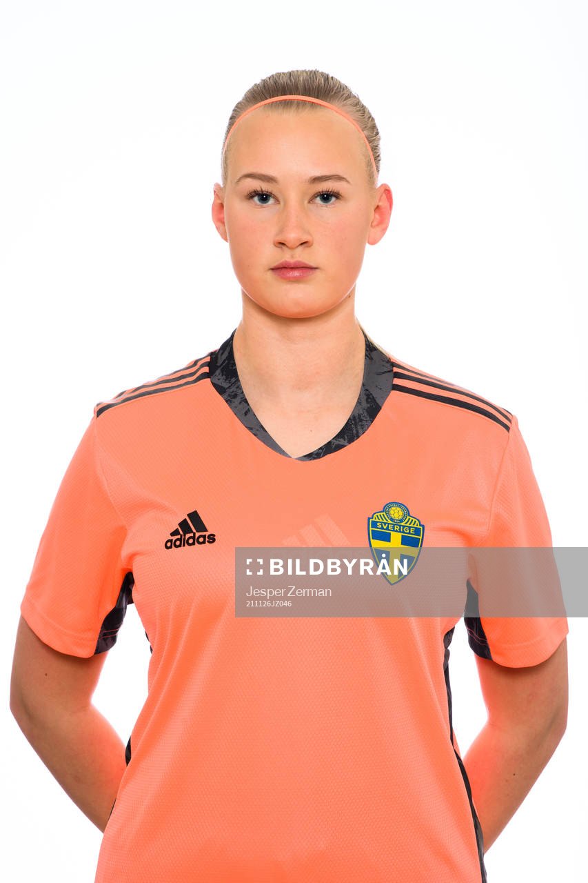 Tilda Torstensson i F16-landslaget poserar för porträtt den 26 november 2021 i Stockholm. 