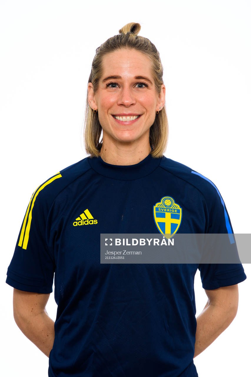 Fysioterapeut Maria Dalenfjäll i F16-landslaget