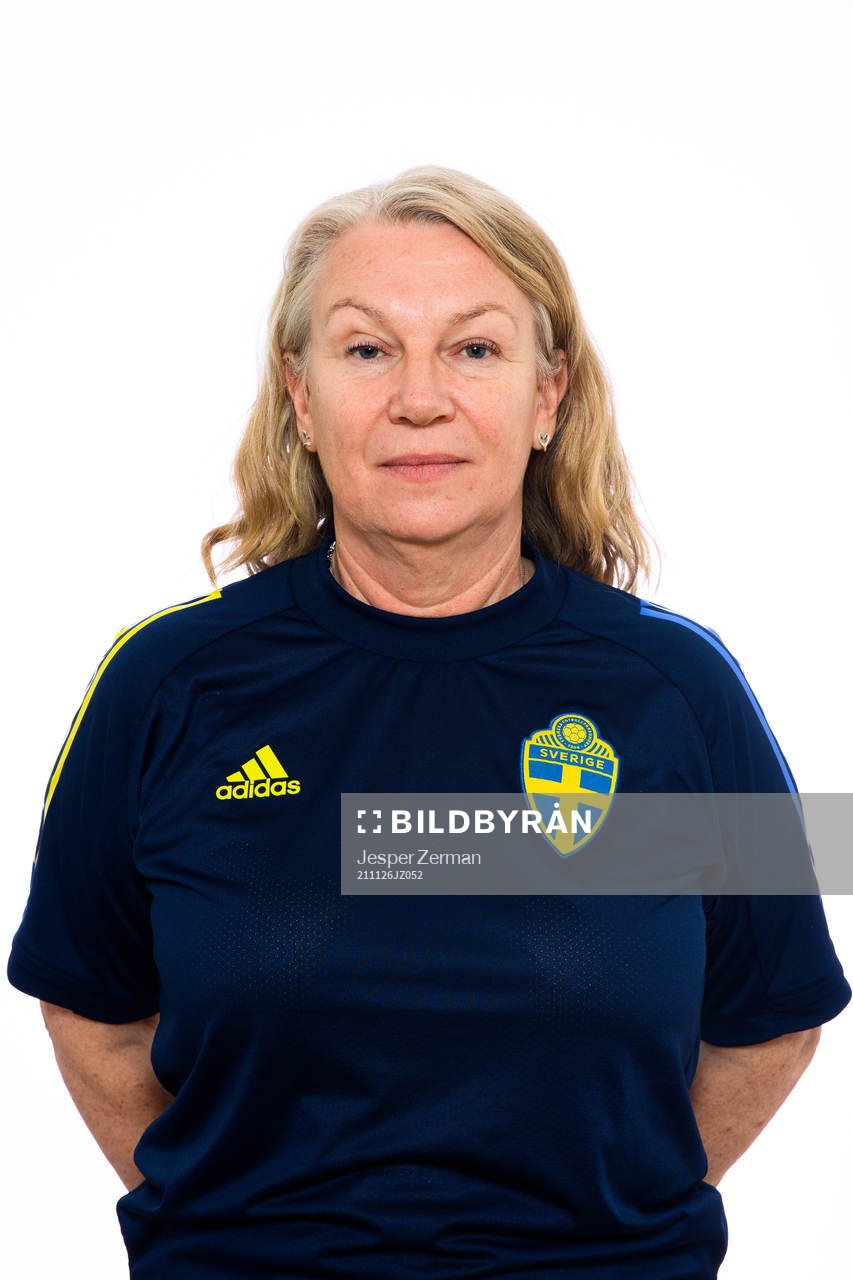 Koordinator Ingela Ringnell i F16-landslaget poserar för porträtt den 26 november 2021 i Stockholm. 