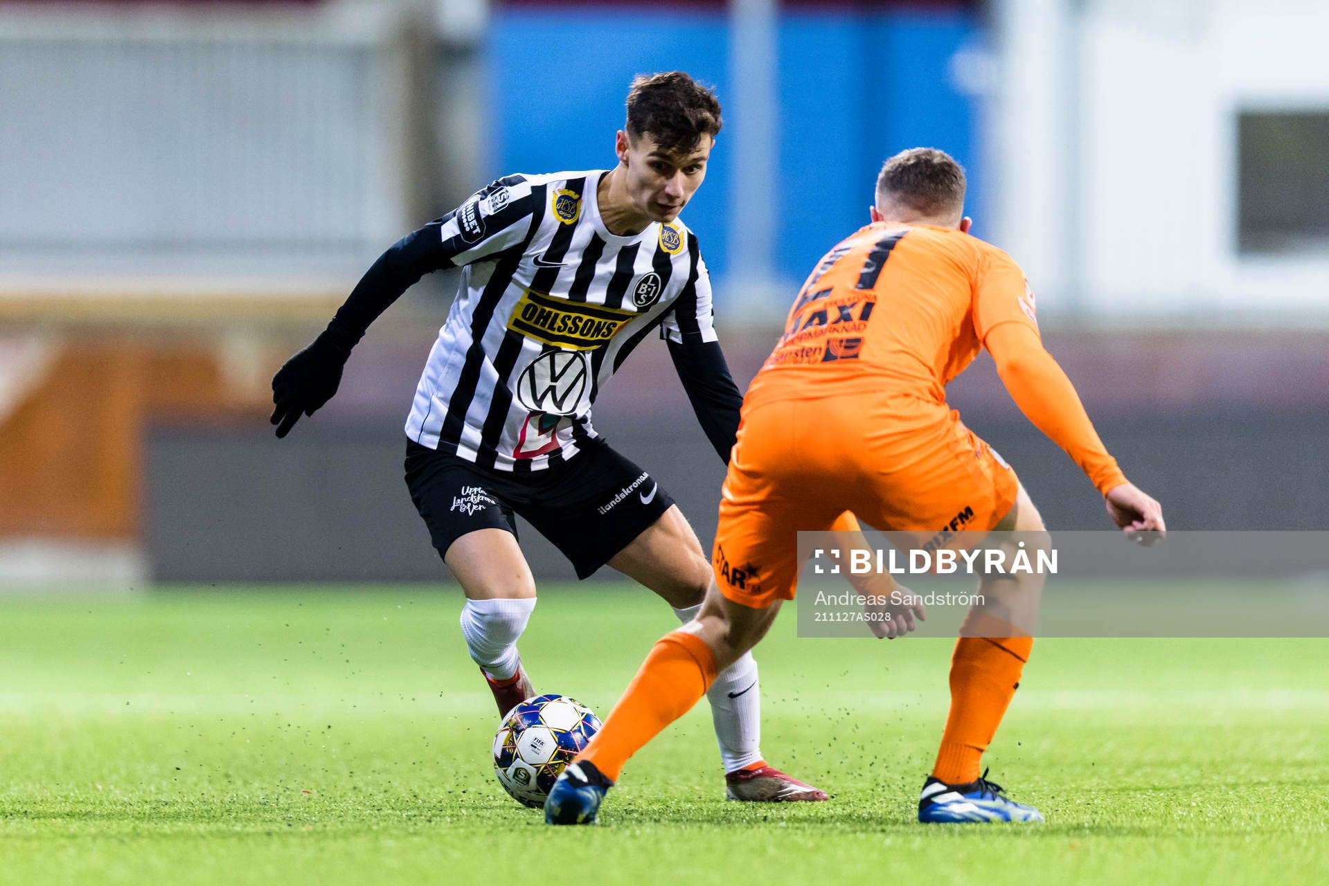 Landskronas Camil Jebara i kamp om bollen med AFC