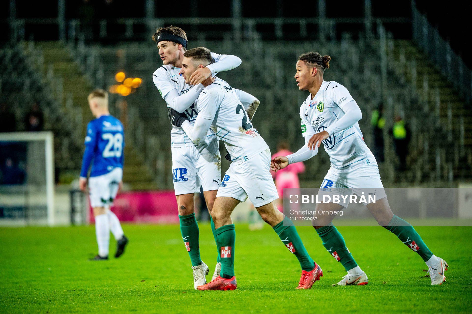 Jönköpings Marko Nikolic jublar med lagkamraterna