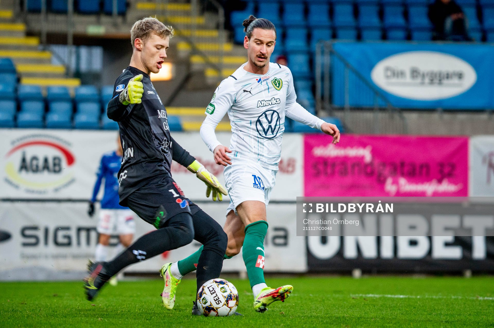 Trelleborgs målvakt Kasper Thiesson Kristensen mot