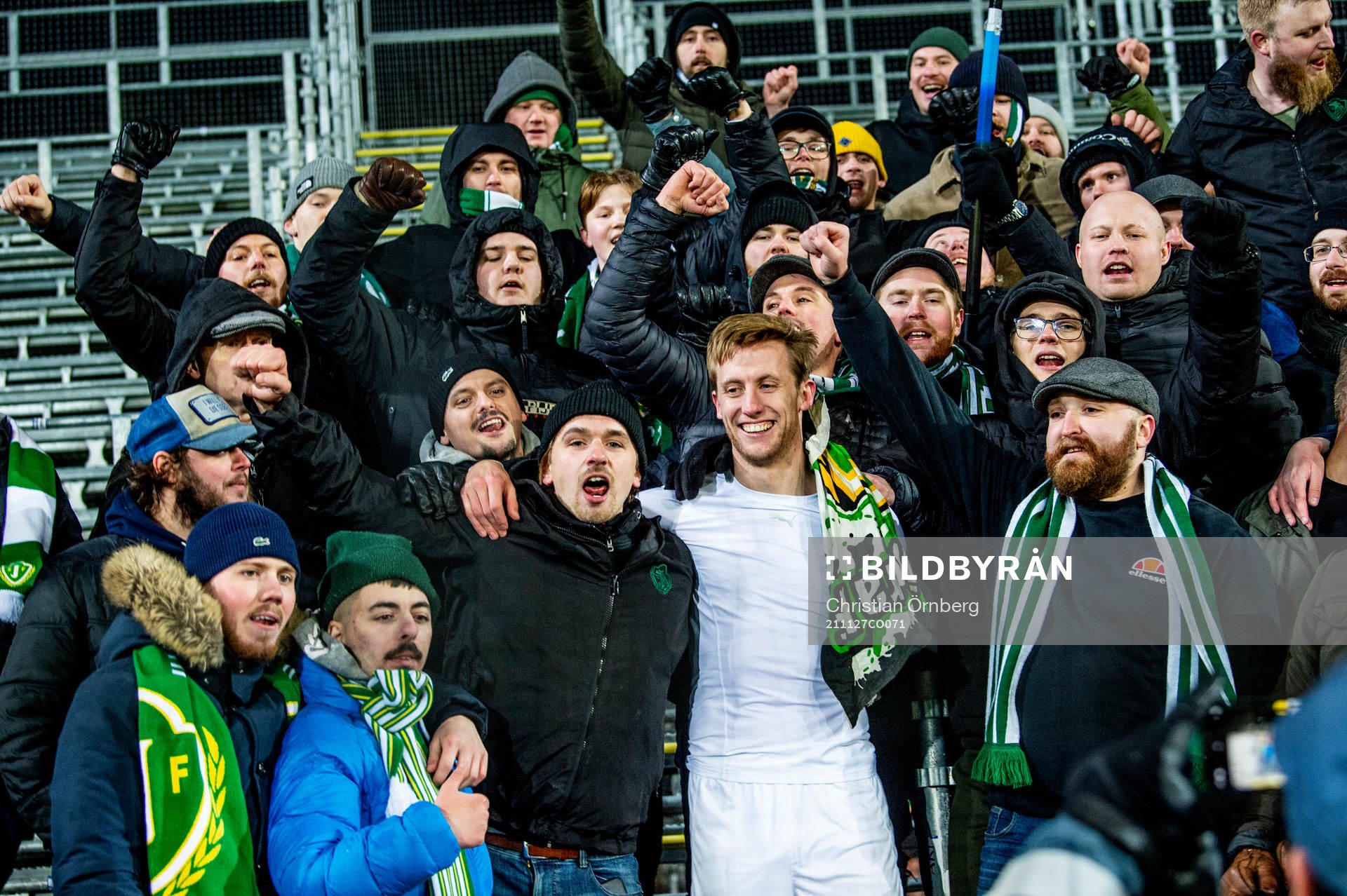 Jönköpings Jesper Svensson bland supportrarna