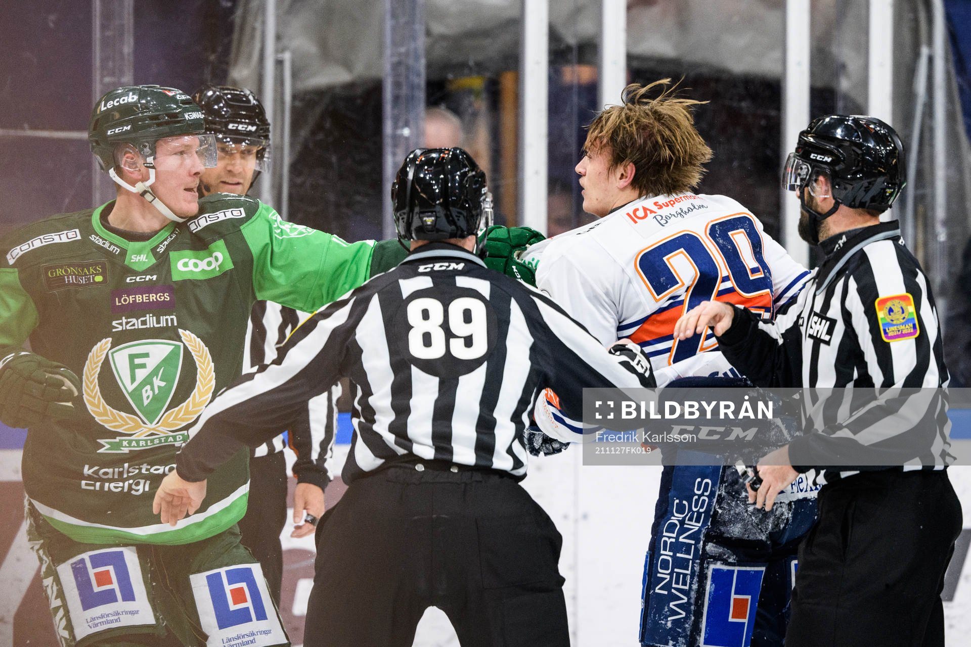 Färjestads Gustav Rydahl och Växjös Pontus Holmberg i