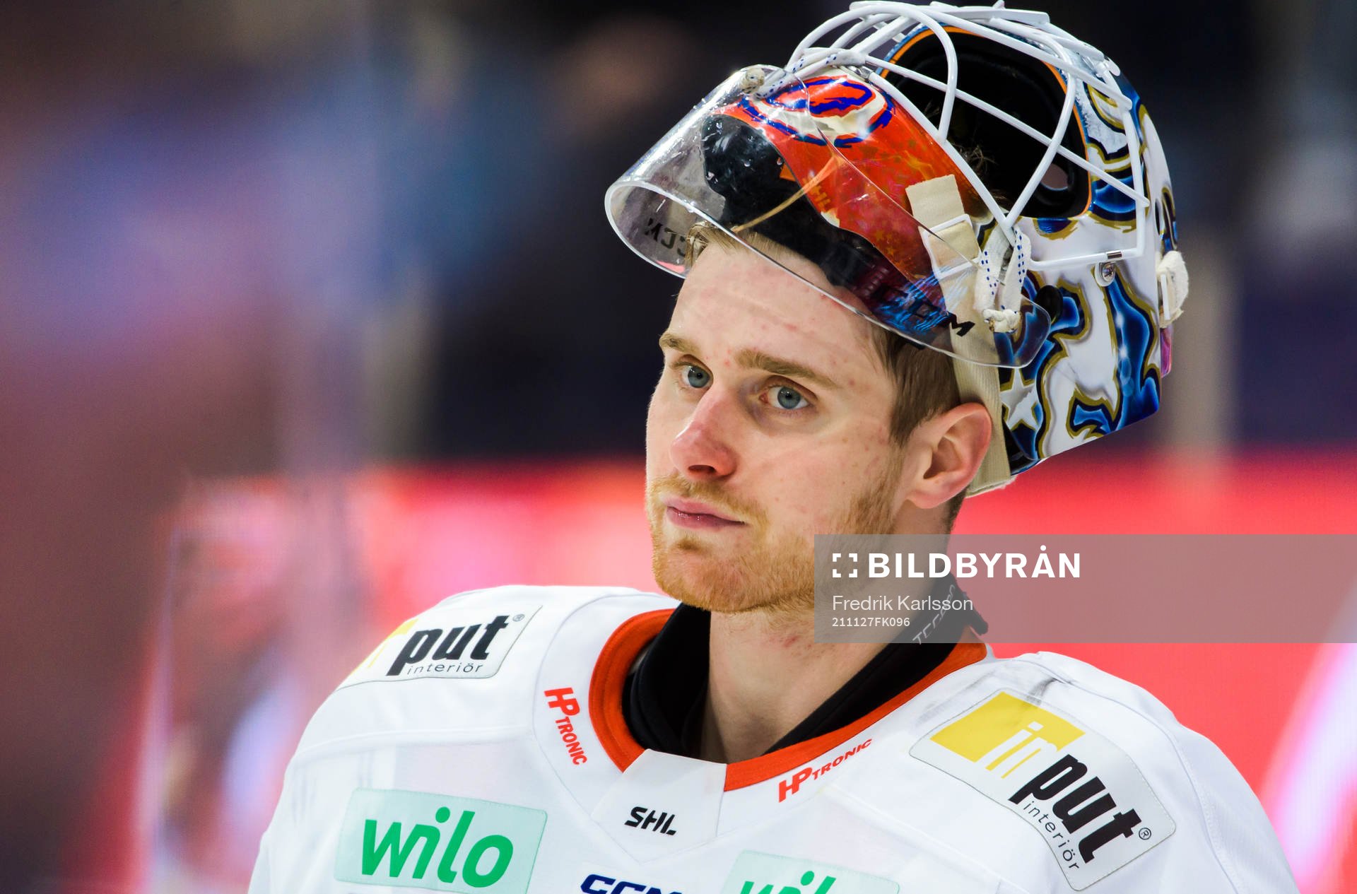 Växjös målvakt Adam Åhman deppar