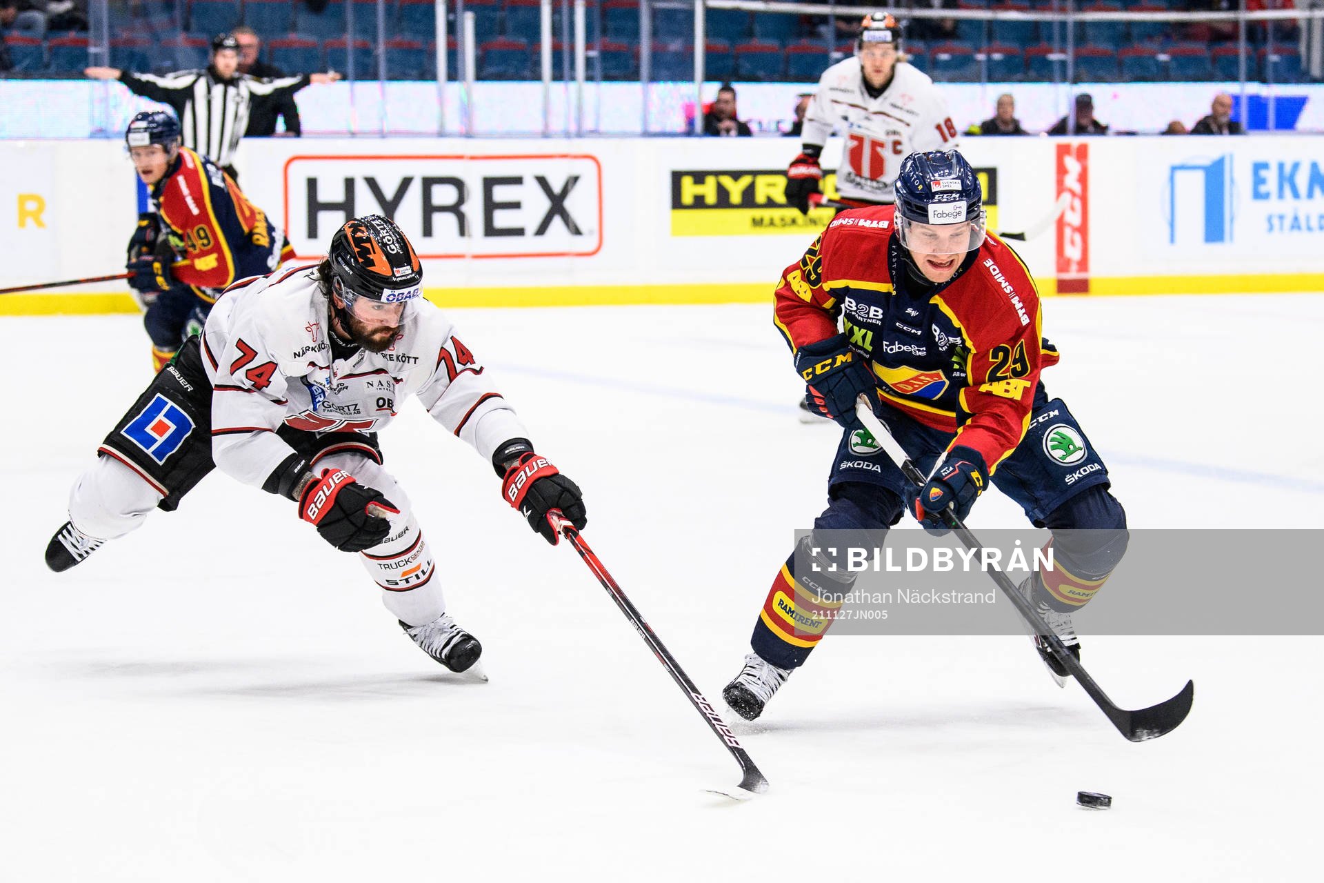 Örebros Nick Ebert och Djurgårdens Sebastian Strandberg