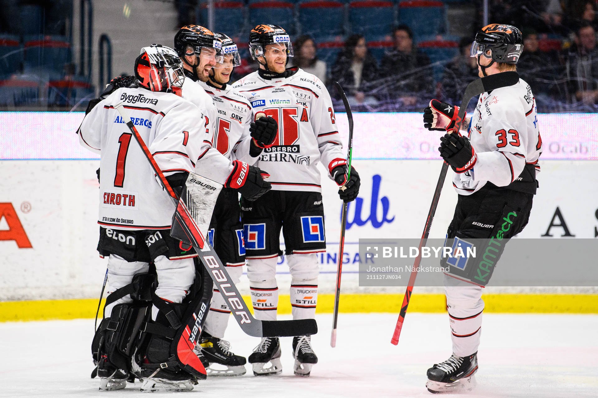 Örebros Kristian Näkyvä jublar med lagkamrater