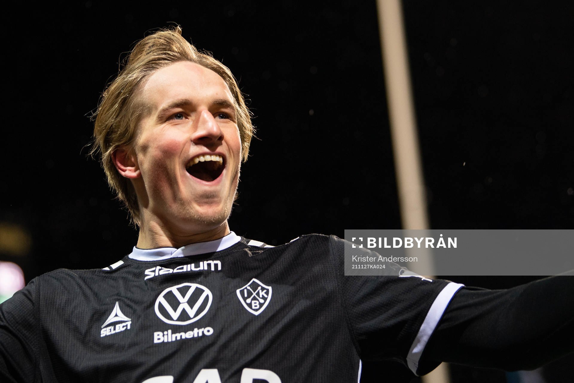 Brages Douglas Karlberg jublar