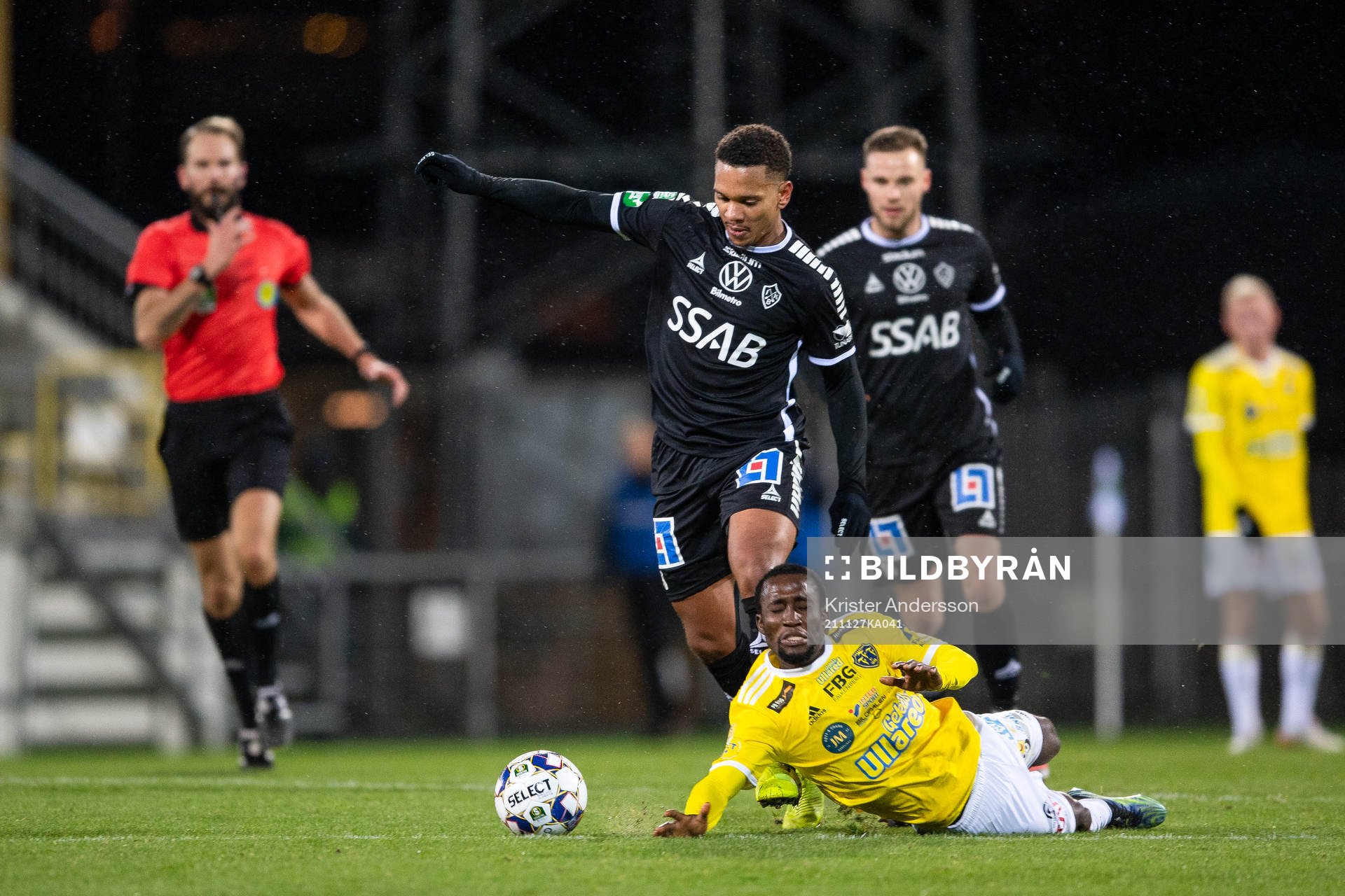 Brages Seth Kanteh Hellberg och Falkenbergs Godwin Aguda