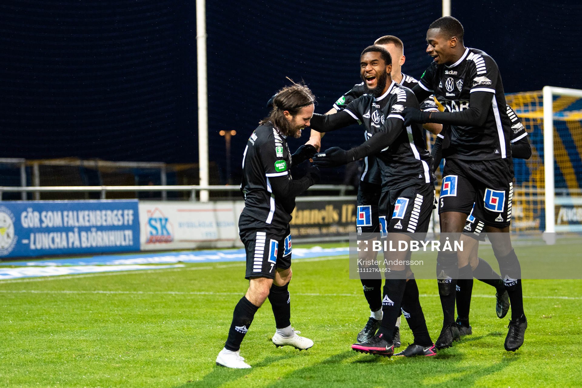Brages spelare jublar