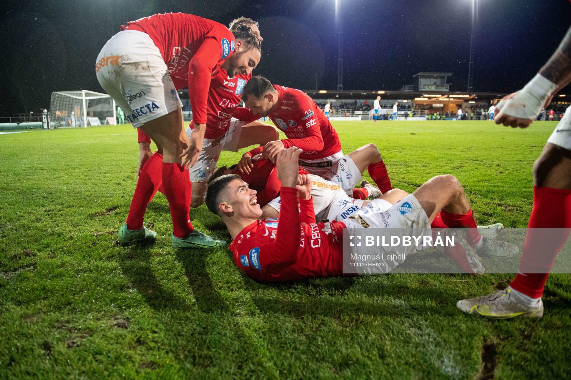 Norrbys spelare jublar