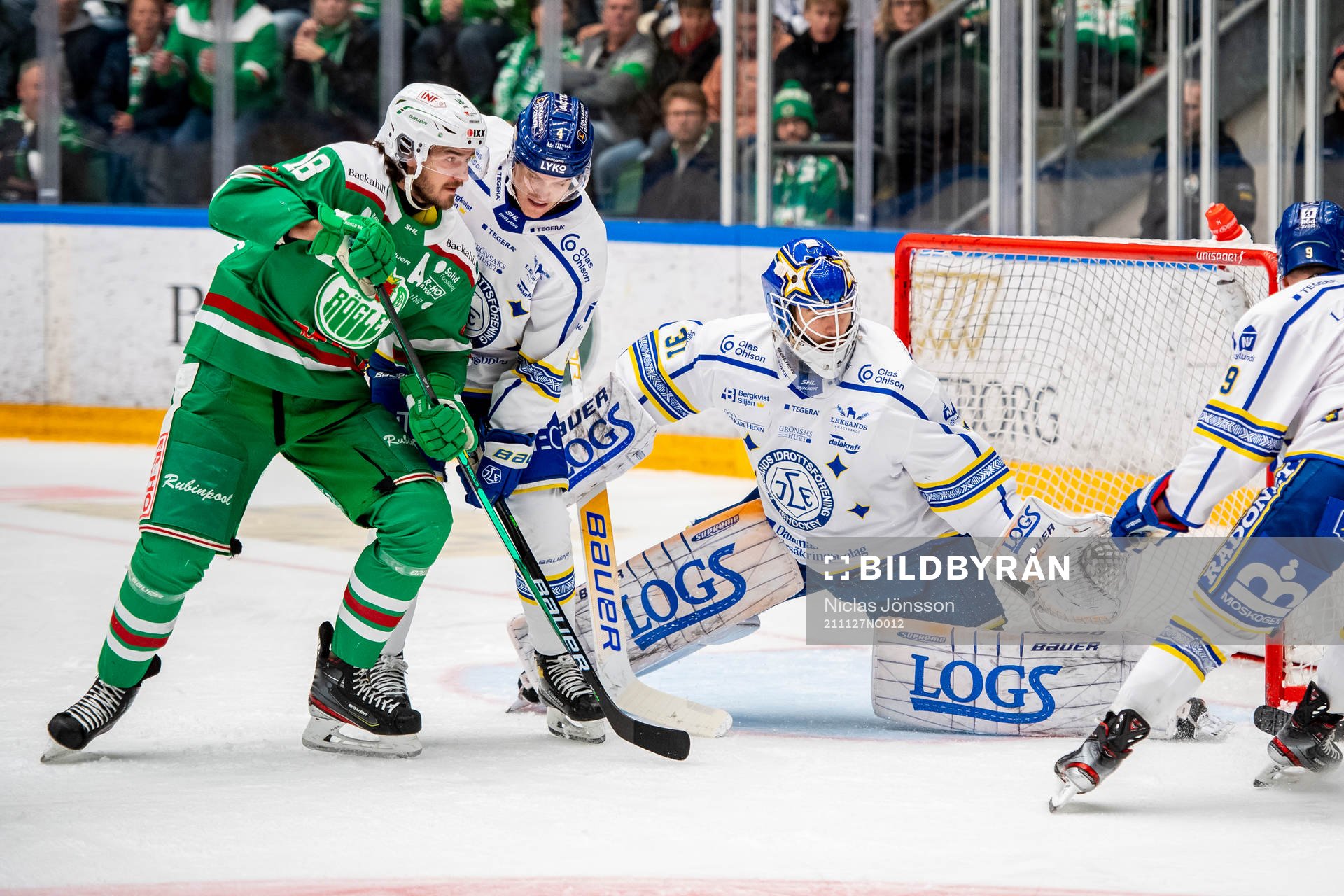 Rögles Dennis Everberg  kamp med Leksands David Rosander