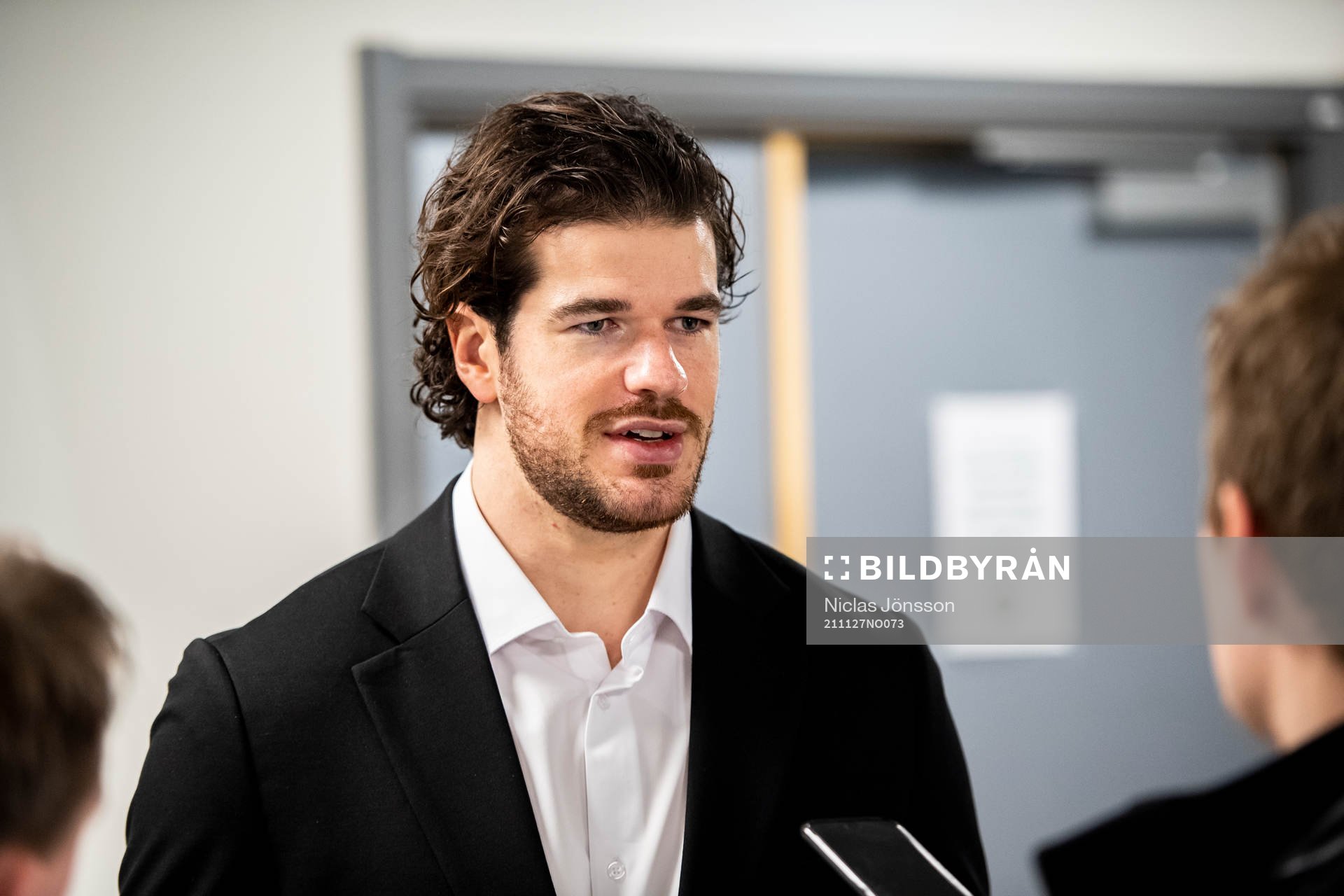 Rögles Eric Gelinas blir intervjuad
