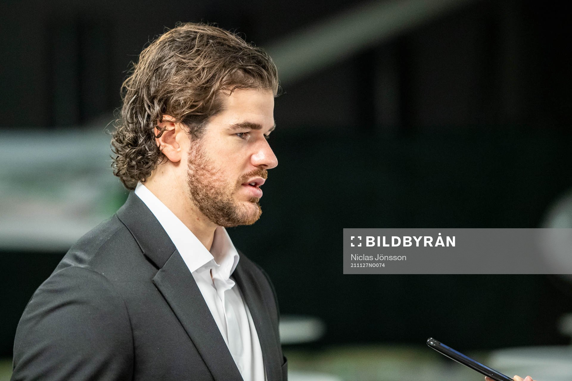 Rögles Eric Gelinas blir intervjuad