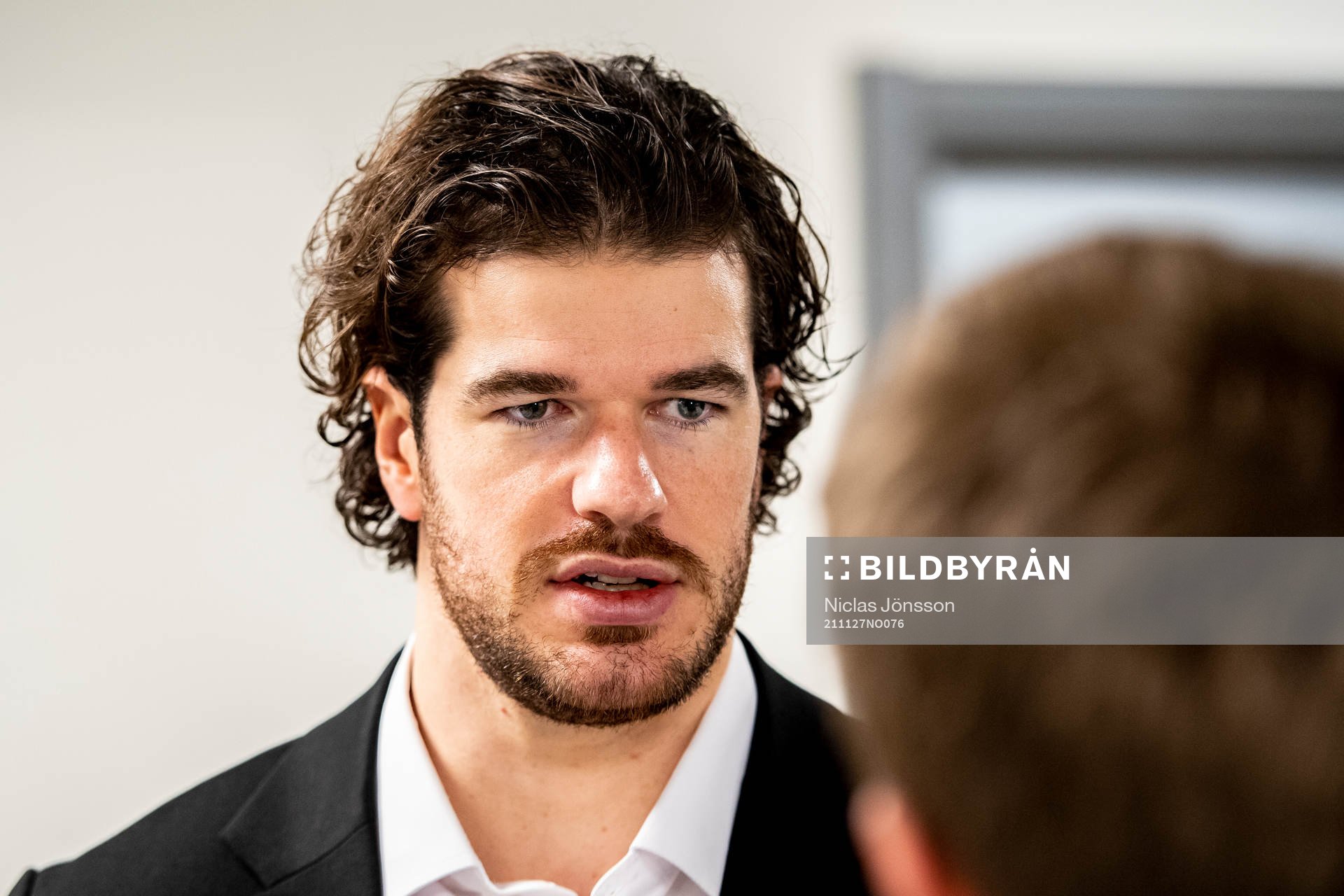 Rögles Eric Gelinas blir intervjuad