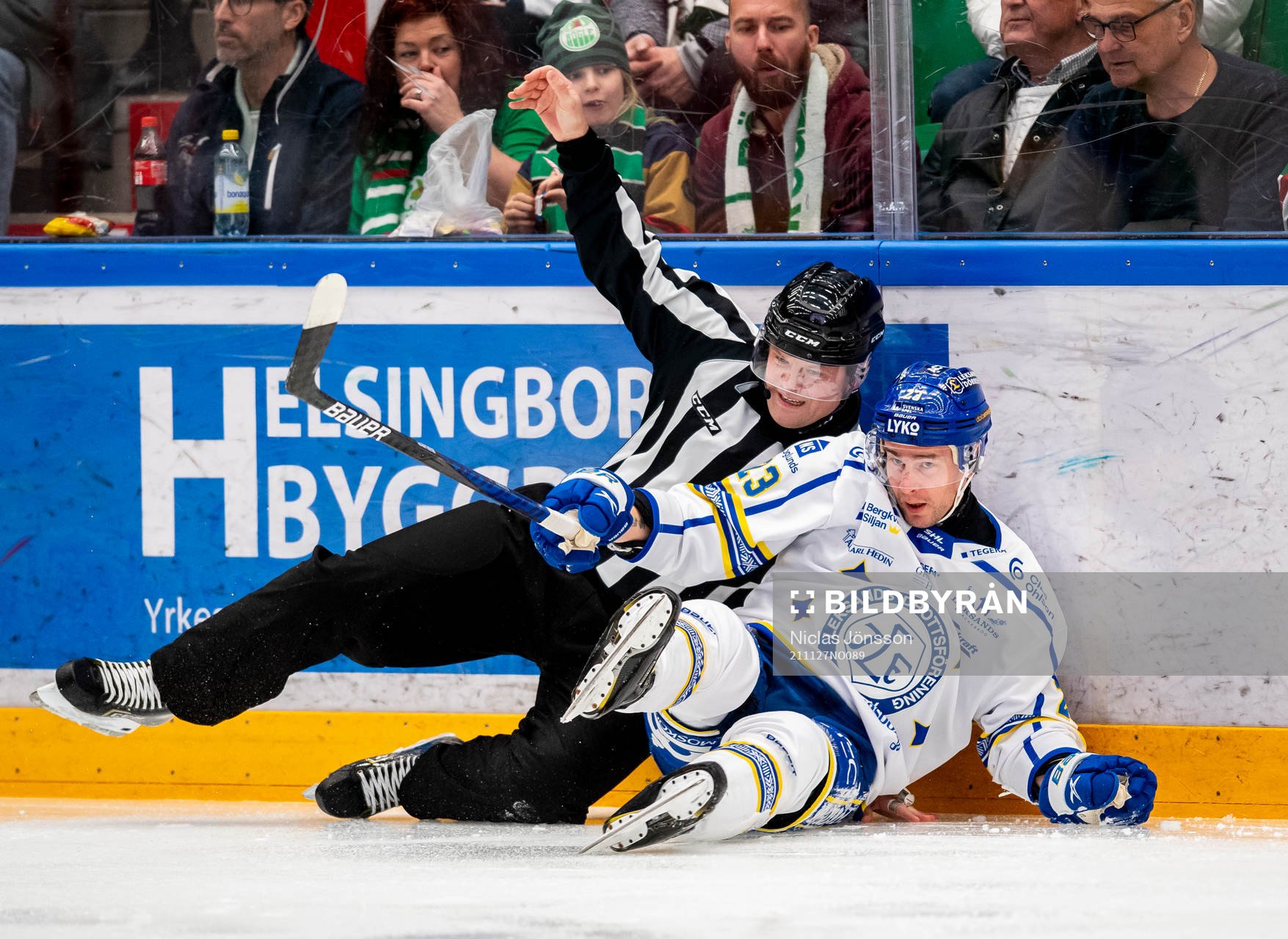 Linjedomare Ludvig Lundgren och Leksands Mikael Ruohomaa