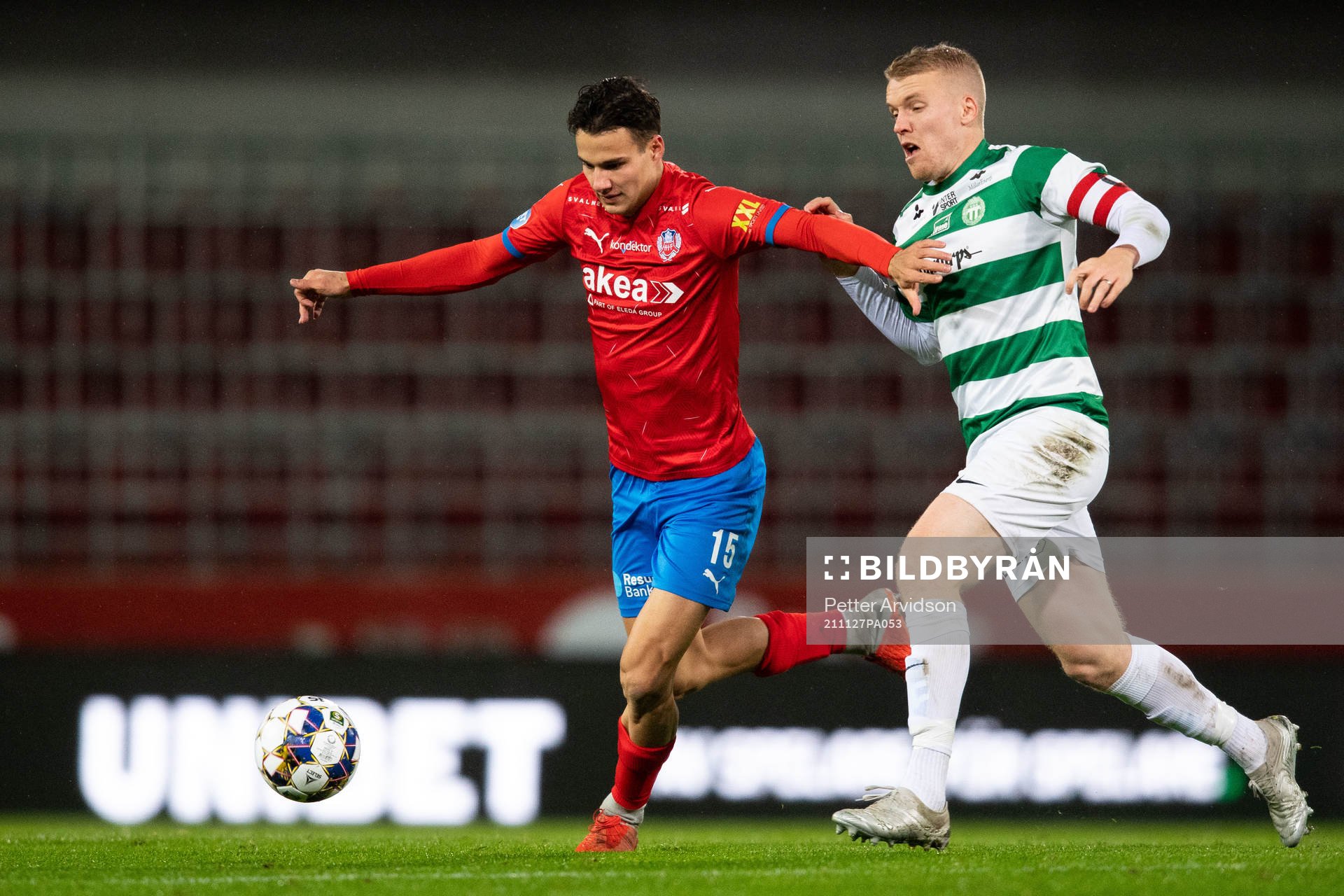 Helsingborgs Assad Al Hamlawi och Västerås Simon Johansson