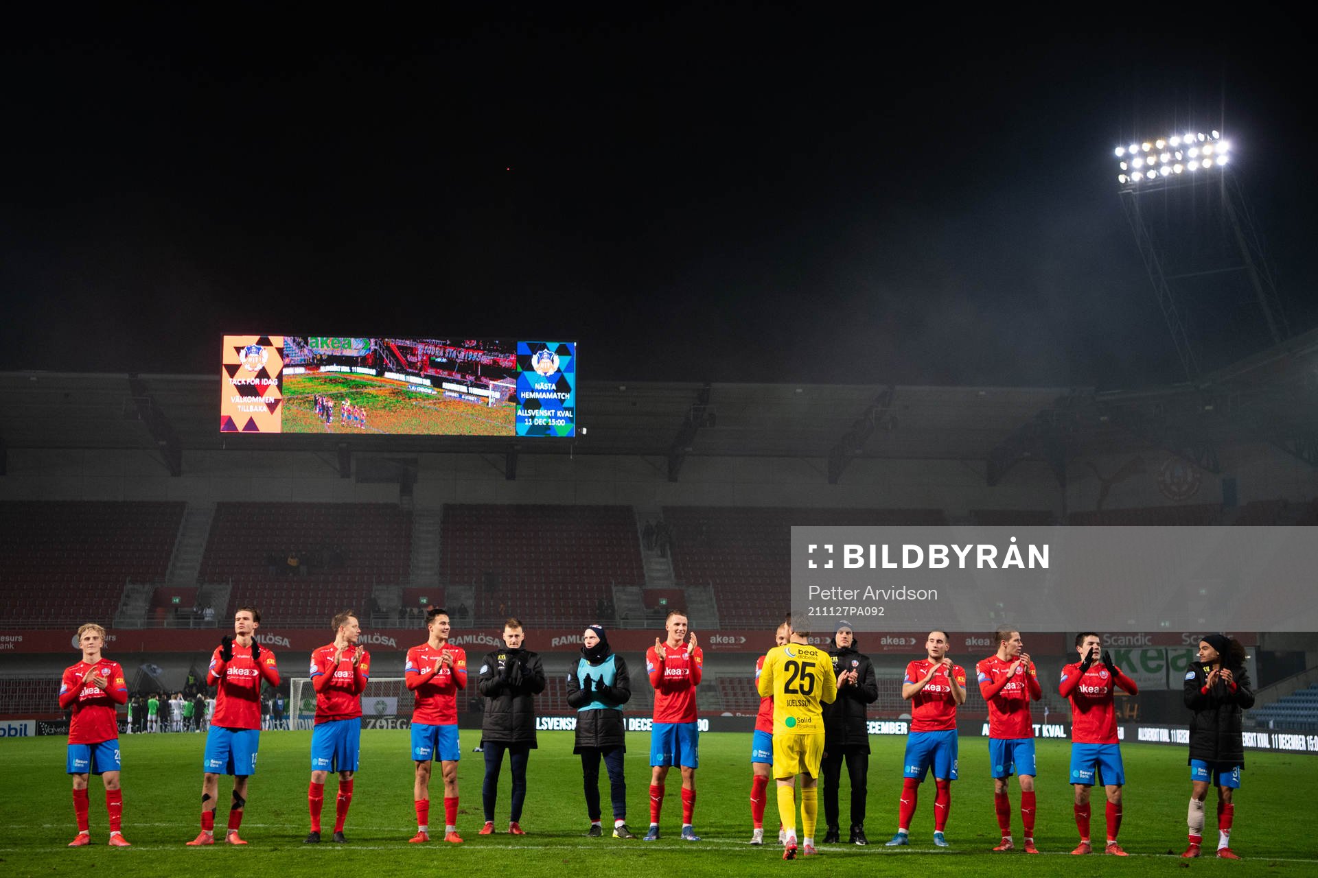 Helsingborgs spelare tackar sina supportrar