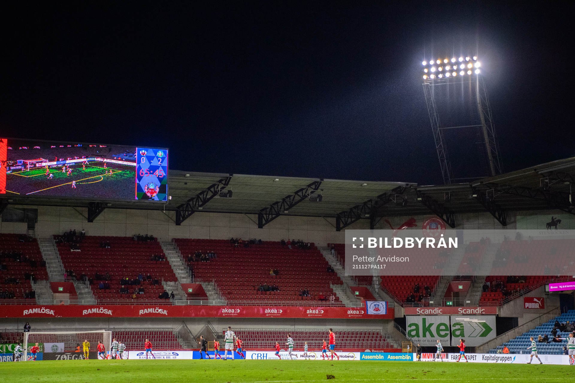 Glest på läktarna på Olympia under fotbollsmatchen i Superettan mellan Helsingborg och Västerås SK den 27 november 2021 i Helsingborg. 