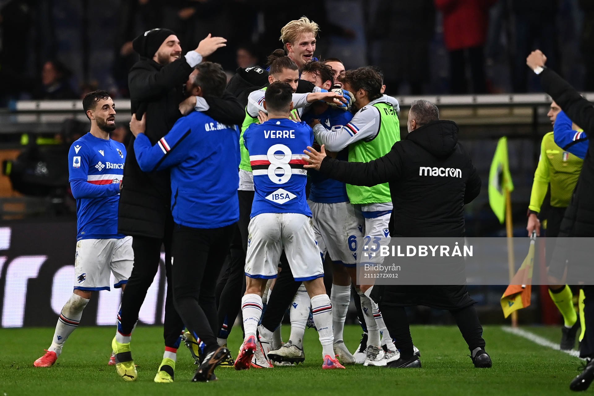 Albin Ekdal of Sampdoria celebrates