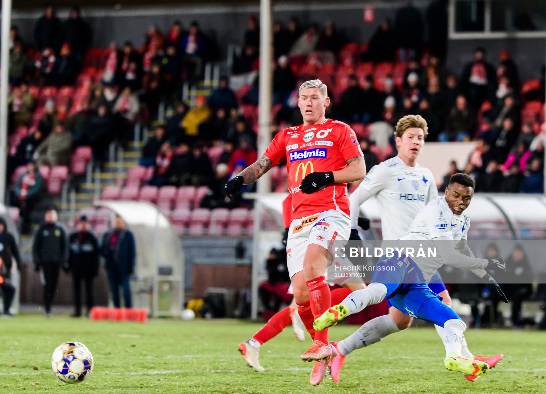 Degerfors Victor Edvardsen och IFK Norrköpings Abdulrazaq