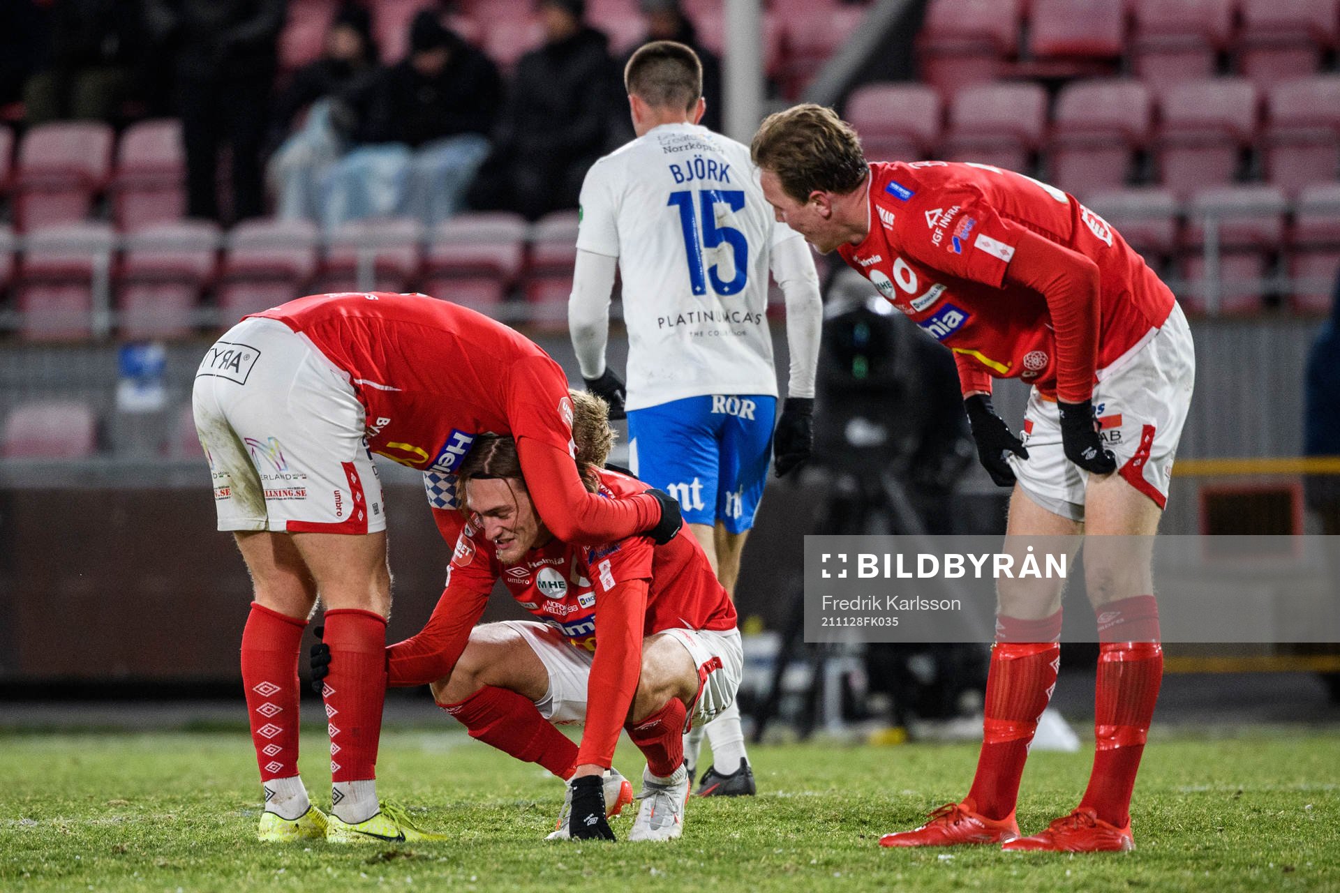 Degerfors spelare jublar