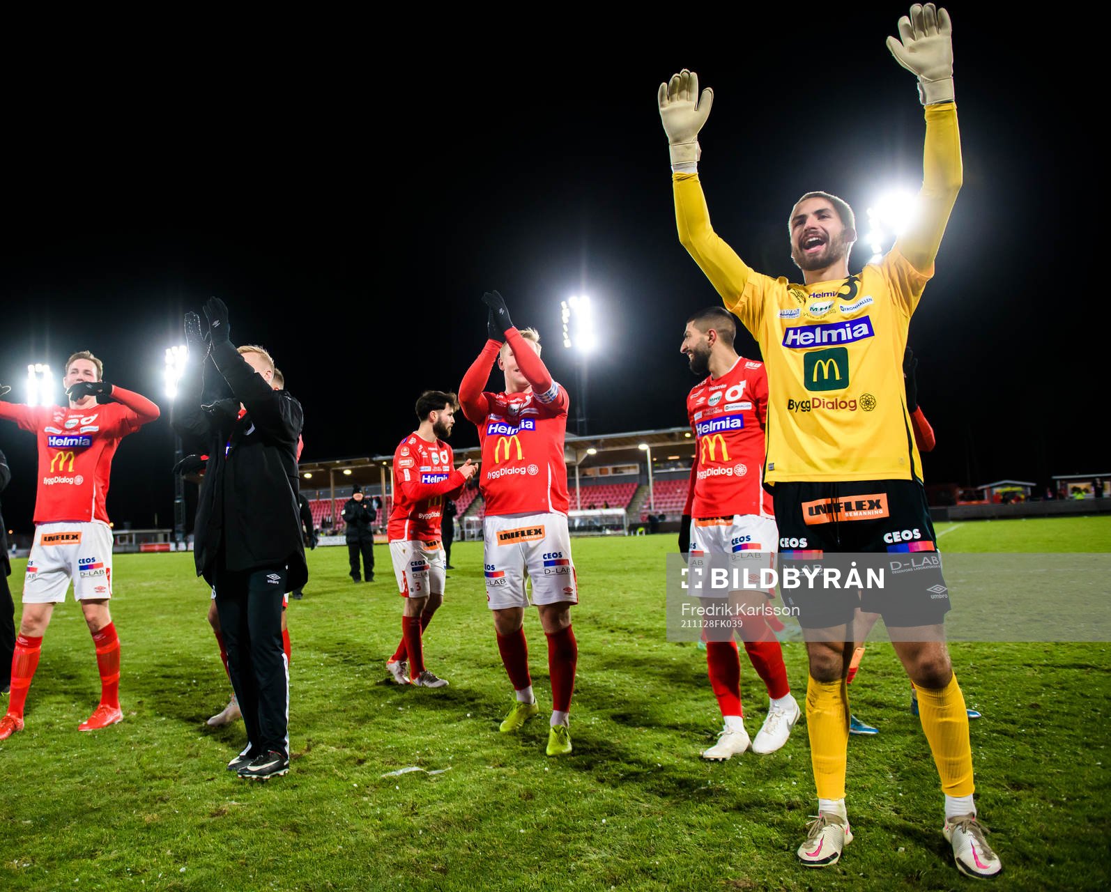 Degerfors målvakt Alfie Malik Whiteman jublar