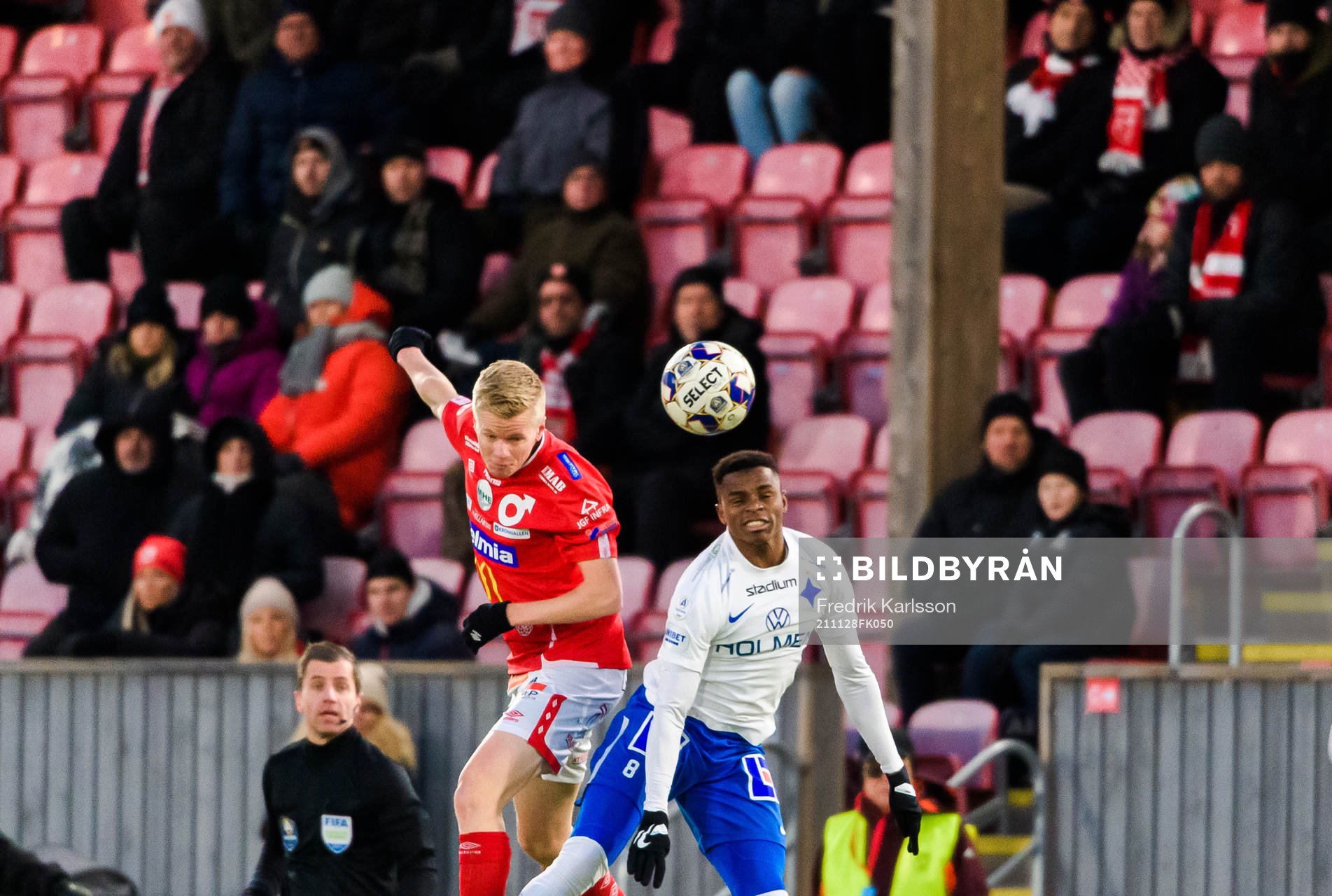 Degerfors Karl Axel Lindahl och IFK Norrköpings Abdulrazaq