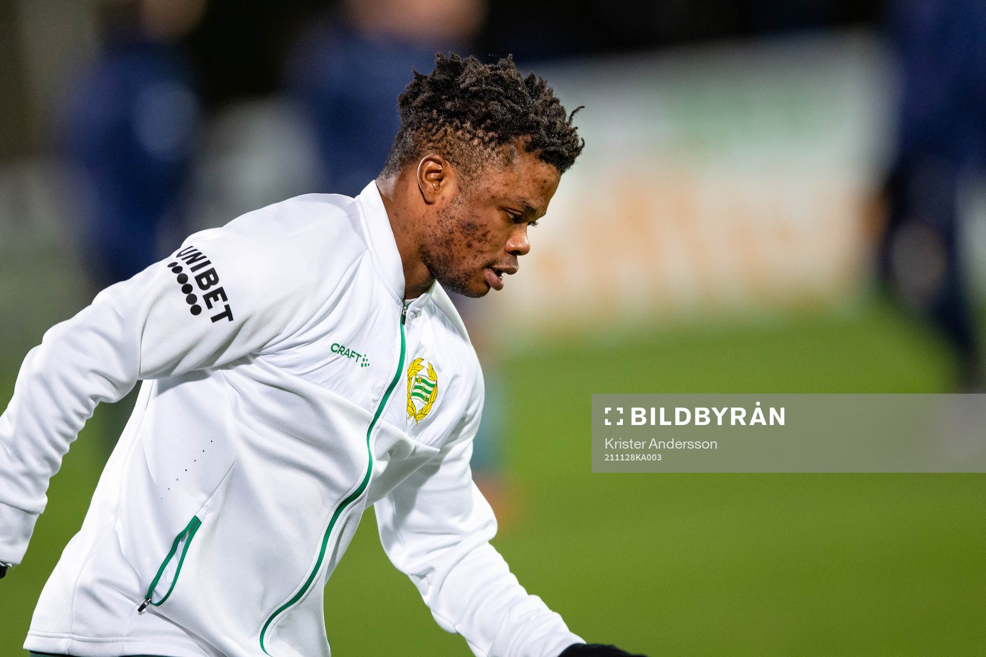 Hammarbys Akinkunmi Amoo före fotbollsmatchen i