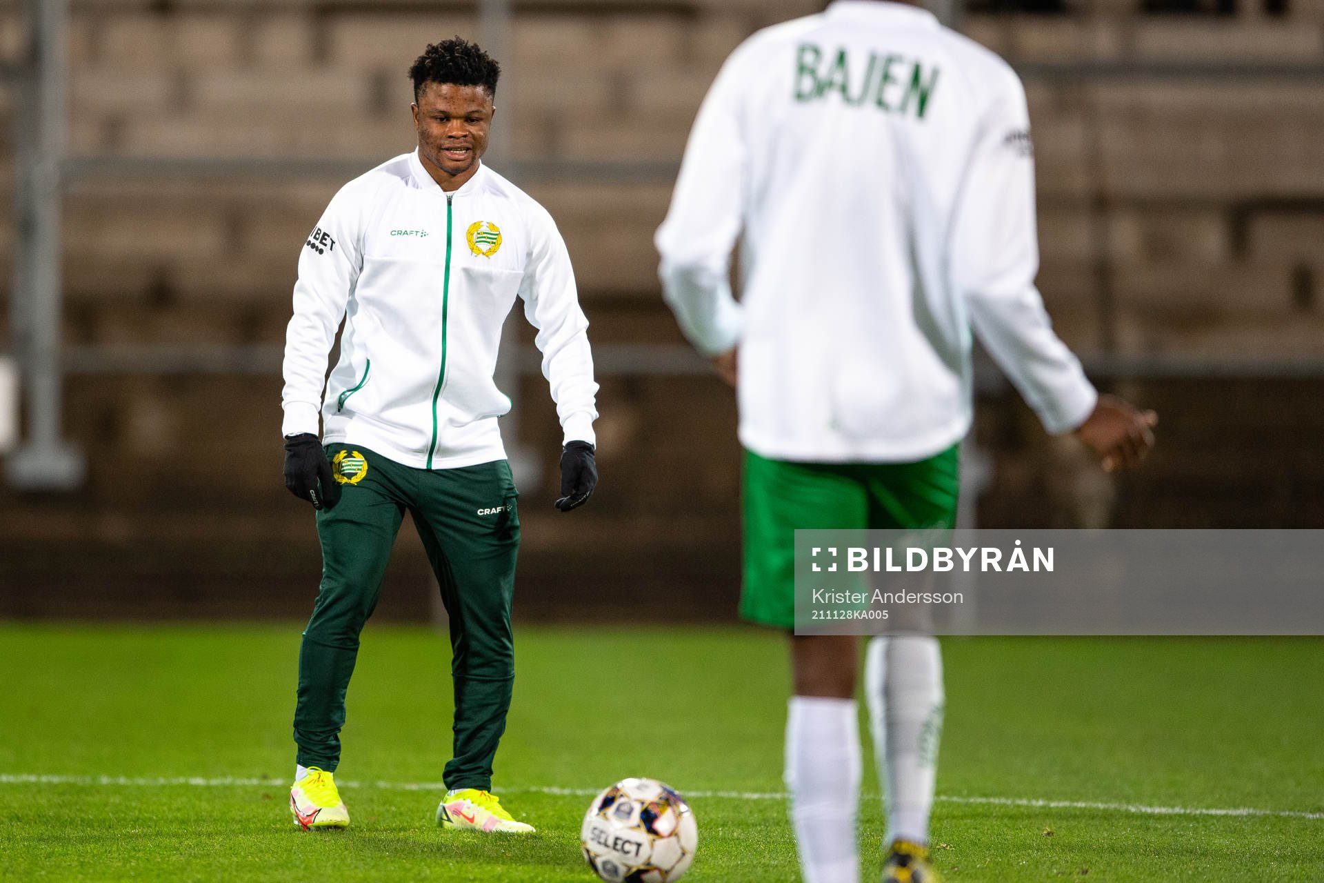 Hammarbys Akinkunmi Amoo före fotbollsmatchen i