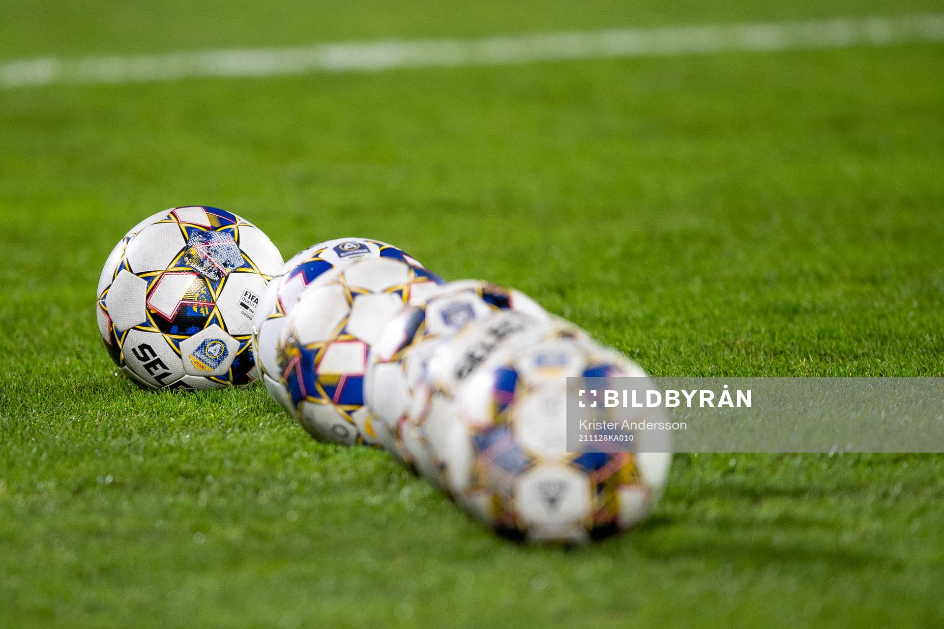 Fotbollar före fotbollsmatchen i Allsvenskan mellan