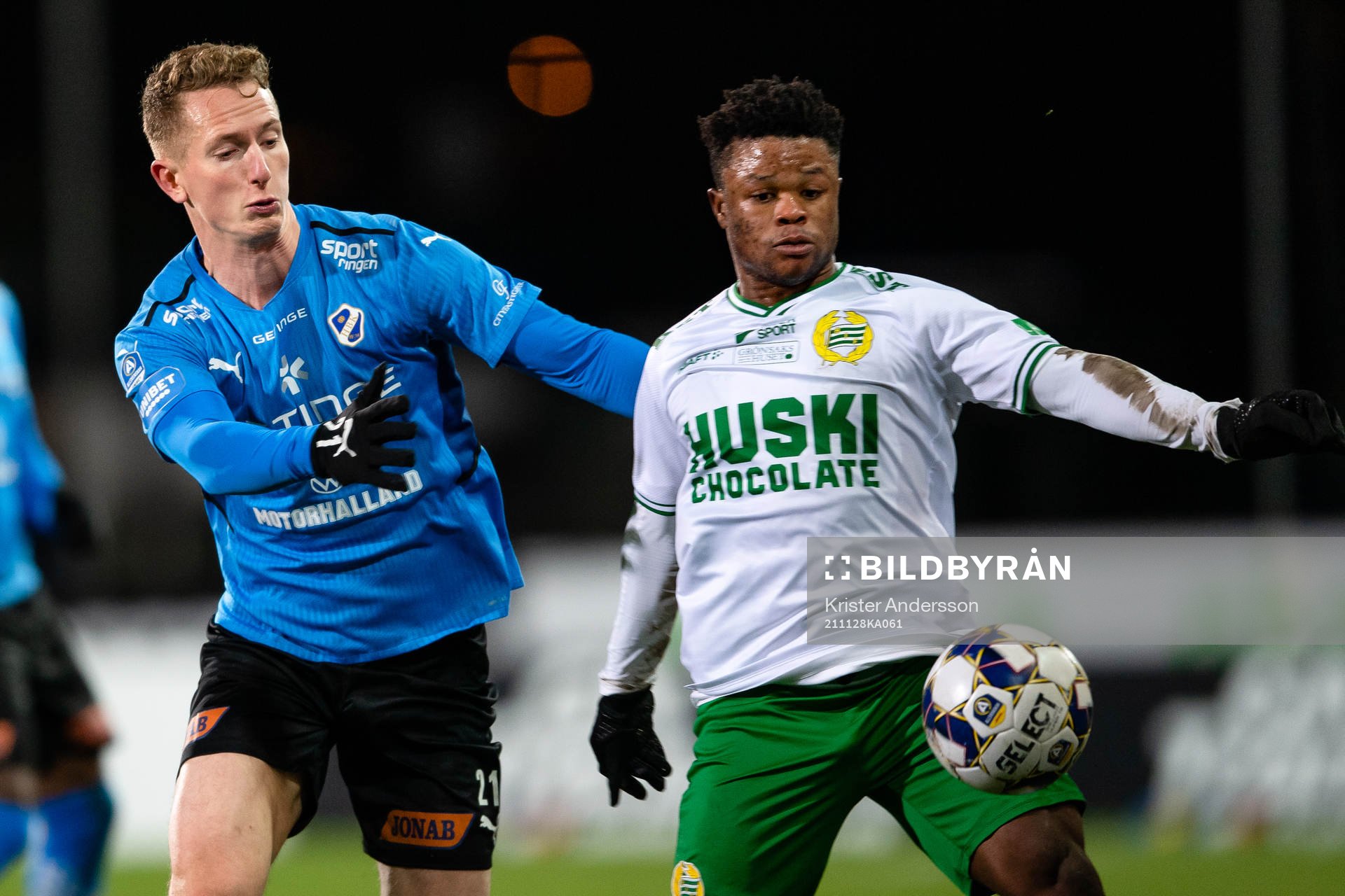 Halmstads Andreas Bengtsson och Hammarbys Akinkunmi Amoo