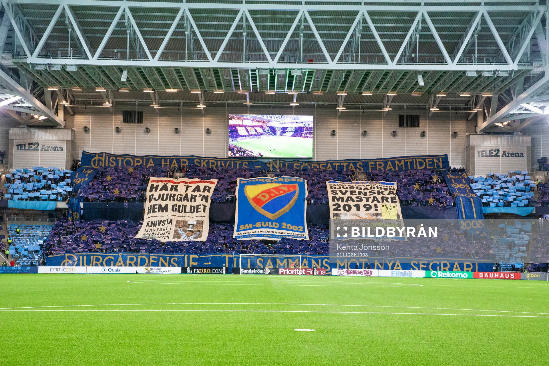 Djurgårdens supportrar med tifo