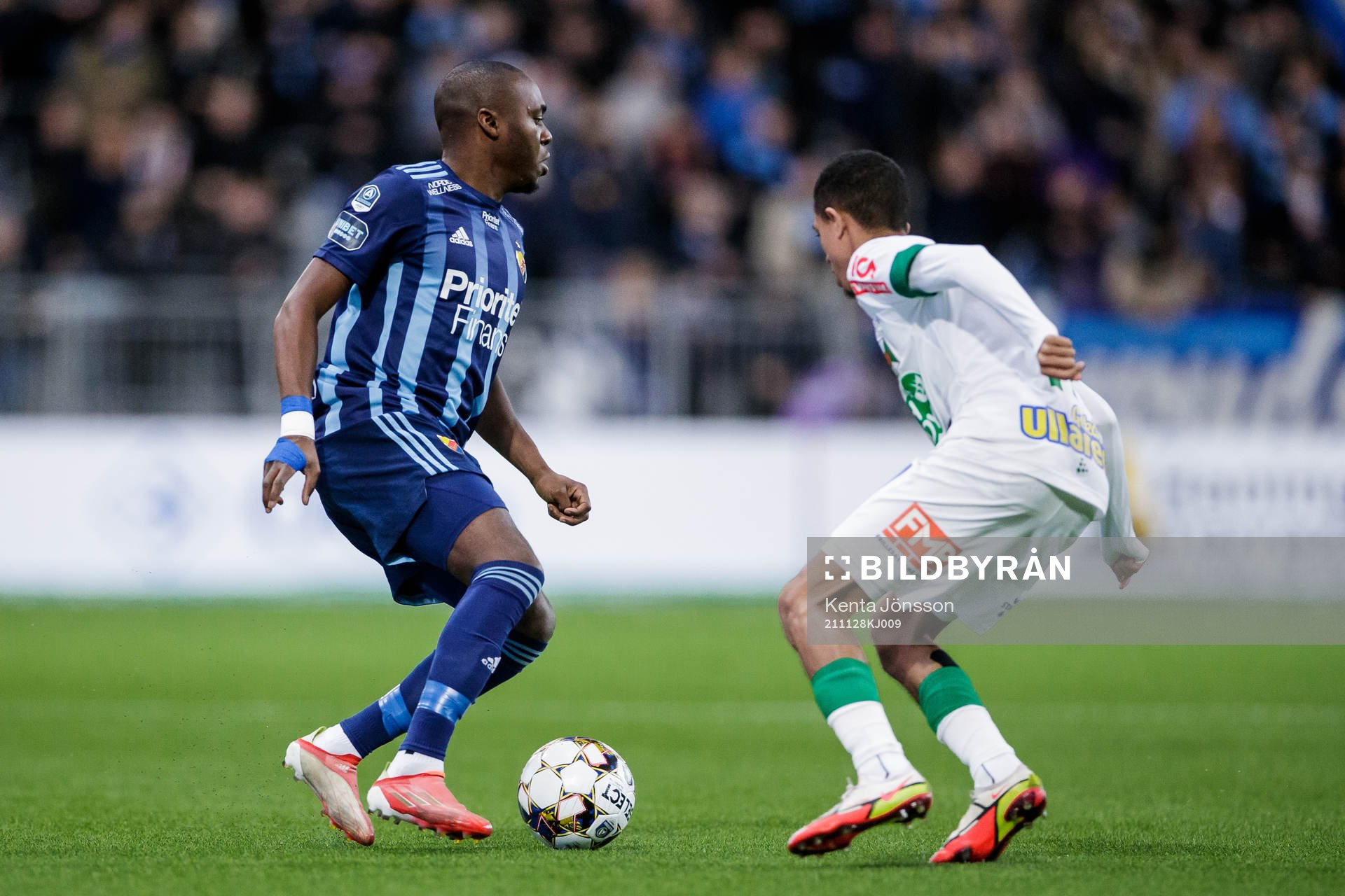 Djurgårdens Edward Chilufya och Varbergs Tashreeq Matthews