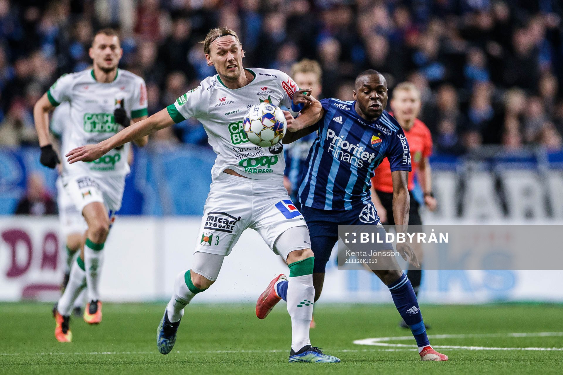 Varbergs Hampus Zachrisson och Djurgårdens Edward Chilufya