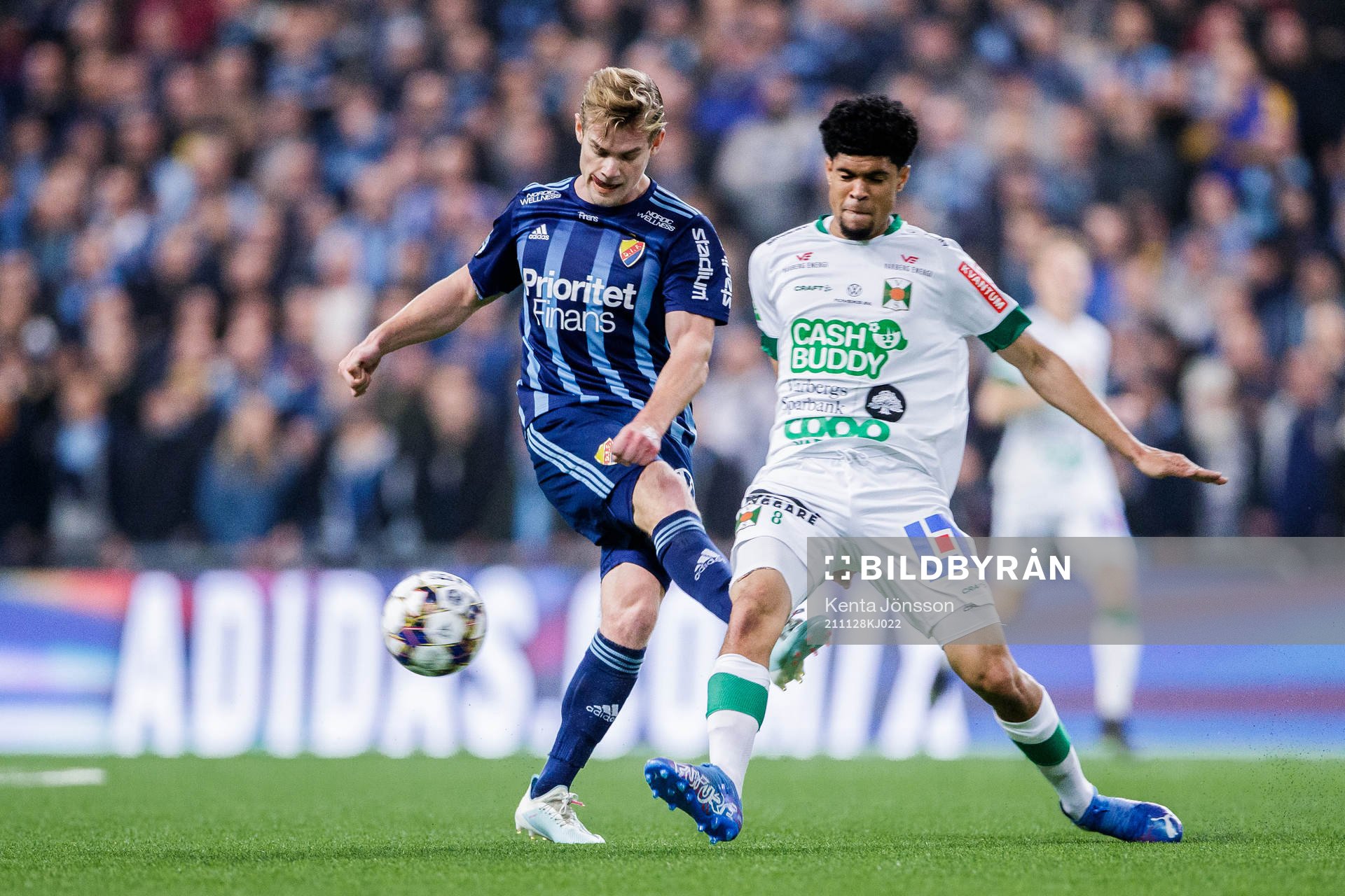 Djurgårdens Hampus Finndell och Varbergs Luke le Roux