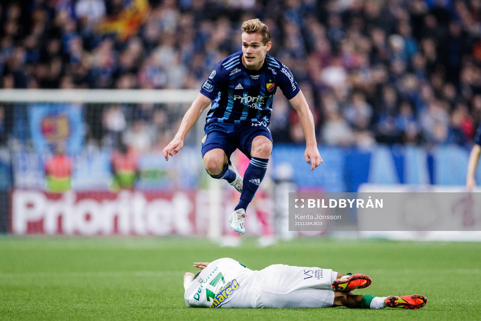 Djurgårdens Hampus Finndell och Varbergs Tashreeq Matthews