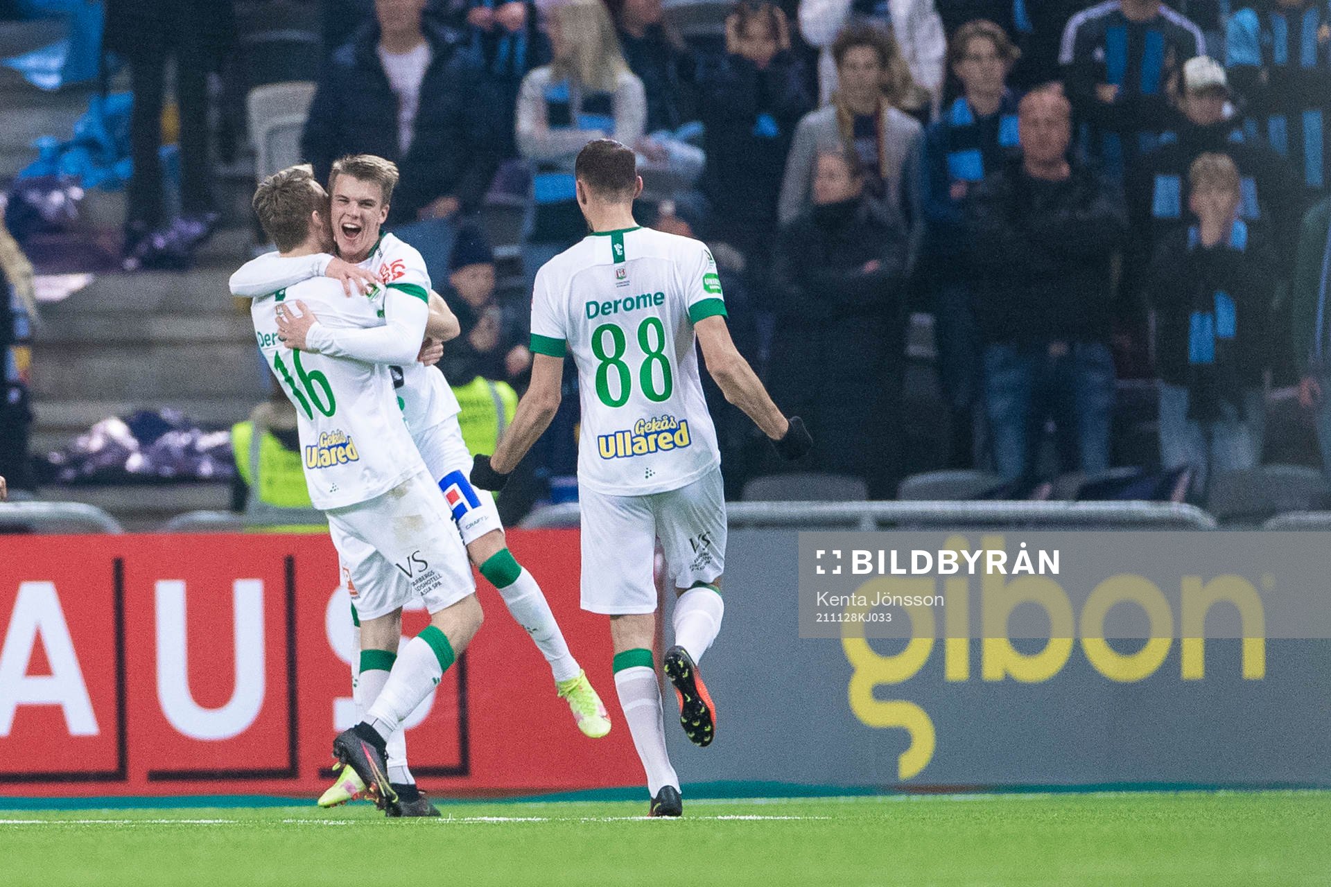 Varbergs Alexander Johansson  och Victor Karlsson jublar