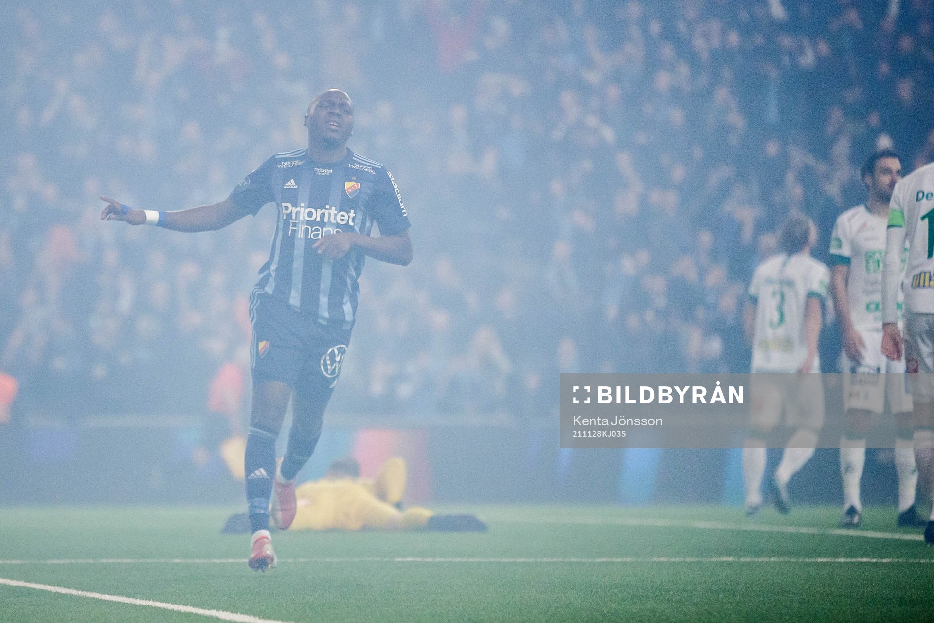 Djurgårdens Edward Chilufya jublar